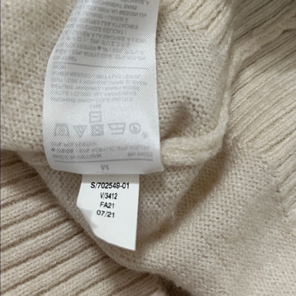 Banana Republic Cream V-Neck Sweater - Picture 5 of 7